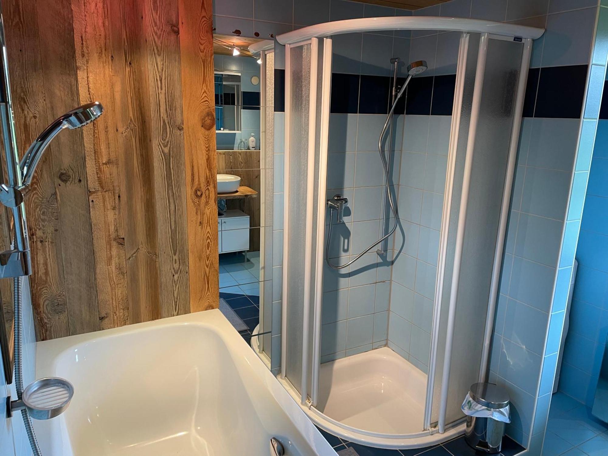 Edelweiss 4 Zi Ferienwohnung In Landhaus Frutigen Εξωτερικό φωτογραφία