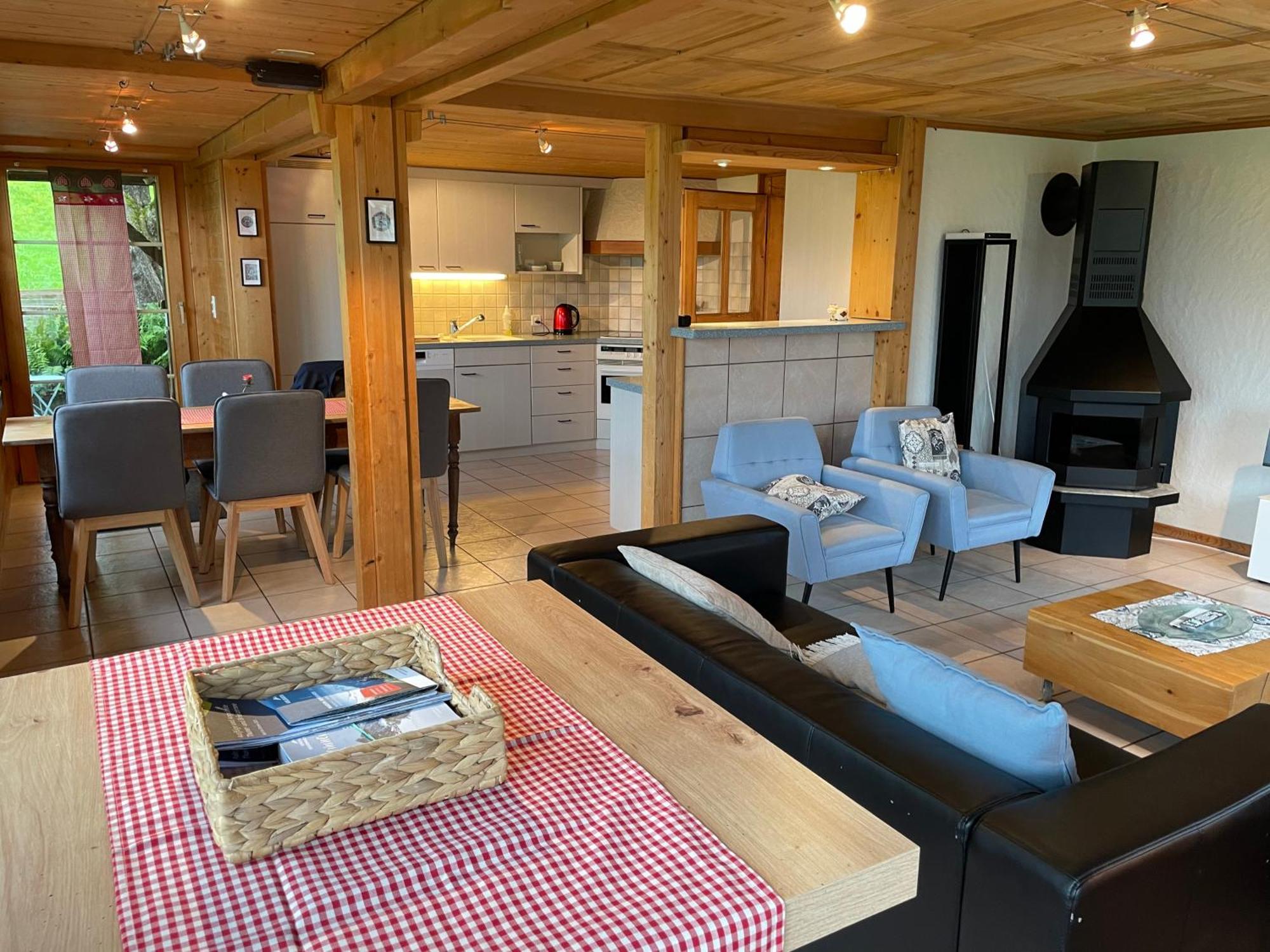 Edelweiss 4 Zi Ferienwohnung In Landhaus Frutigen Εξωτερικό φωτογραφία